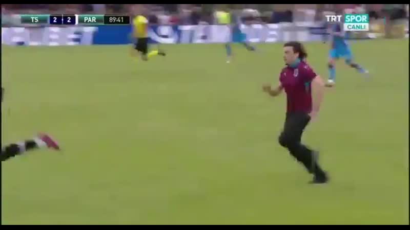 free болельщик трабзонспора попытался выиграть спринт у карамо hd