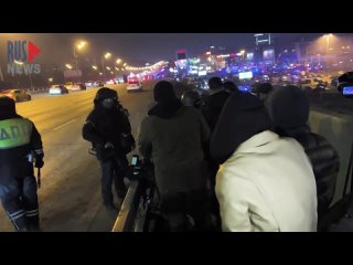 free мужчина с топором попытался прорваться в крокус сити холл где произошел теракт hd