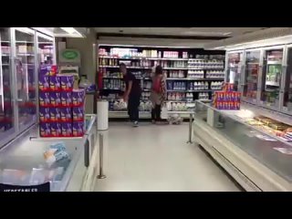 free глупый молодые в супермаркете кормушка уникальное фото видео приколы гифки hd