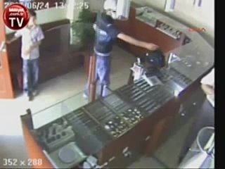 free 12 ти летний паренек предотвратил ограбленное кормушка уникальное фото видео приколы гифки hd