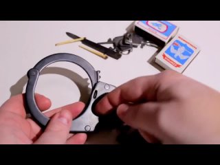 free как снять наручники без ключа при помощи спички hd