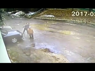 free саратовские школьники увидели блестящую машину мимо которой им оказалось трудно пройти hd