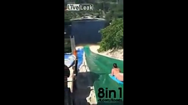 free девушка съезжает в озеро по очень крутой водной мокрой резиновой горке slip sliding away ooops me thinks she hd