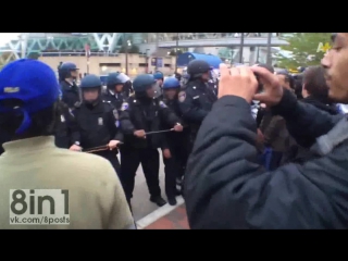 free чернокожий манифестант встаёт между полицией и толпой балтимор a protester baltimore stands between rioters and hd