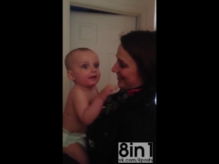 free ребёнок впервые видит сестру близнецы мамы 10 month old baby boy meets his moms twin sister for the first time hd