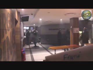 free у полицейских сдают нервы под раздачу попали протестующие в бургер кинге hd