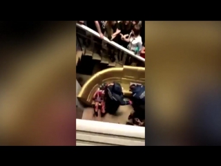 free в развлекательном центре девушке перерезали горло hd
