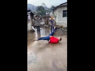 free супер танцы нижний брейк в луже это не реально супер видео шок круто ржака мега ржач развод приколы ужас шок юмор 18 hd