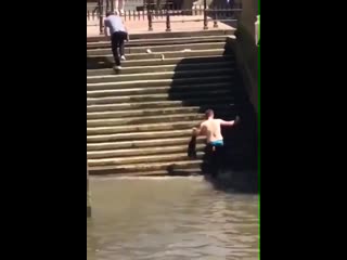free понедельник день тяжелый супер падение мужик окунулся не раздеваясь очень смешно видео прикол ржака ужас шок голые hd