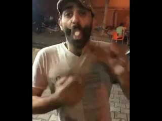 free мужик заглатывает целый банан одним махом это не реально очень смешно супер видео это хит прикол ржака ужас шок hd