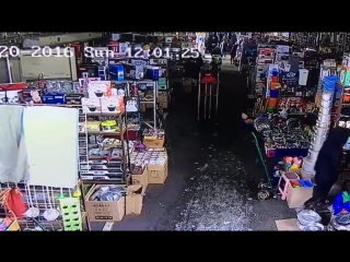 free в интернете появилось видео обрушения крыши на рынке байсат hd