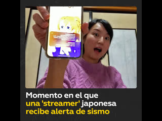 free oink streamer japonesa recibe una notificación de sismo y se esconde justo antes del temblor hd
