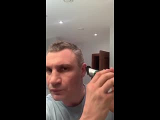 free мэр киева виталий кличко решил показать как можно решить проблему со стрижкой hd