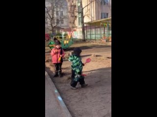 free а пока мама с папой работают на своих не серьезных работах сильвестр в садике защищает мир в должности робота hd