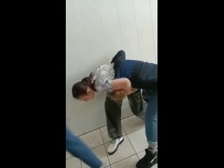free в красноярском крае школьница приняла другую девочку за участницу ч редан и напала на нее hd