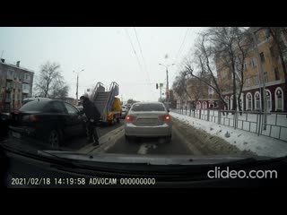 free пока стояли в пробке парень решил развлечься hd