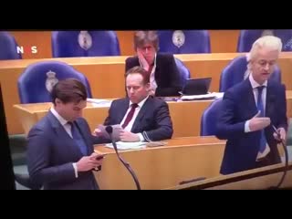 free министр здравоохранения нидерландов бруно бруинс потерял сознание в парламенте страны в ходе слушаний относительно hd