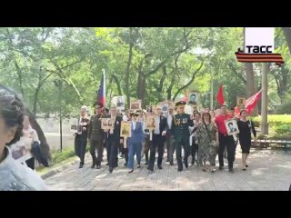free в акции бессмертный полк в пекине приняли участие более 700 человек hd