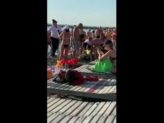free культурный отдых в анапе в анапе туристы дерутся за то чтобы занять лучшее место на п hd