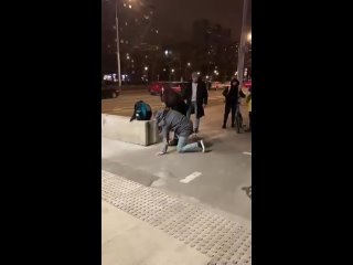 free власть добилась своего в москве обкуренный таджик избил парня с девушкой на останое просто так hd