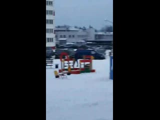 free женщина в уручье в одиночку разогнала несколько недобитых змагаров hd