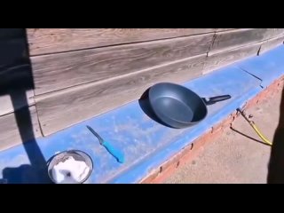 free мужчина из деревни дербишева прислал видео как он жарит яичницу на сковороде раскаленной на вчерашней жаре hd