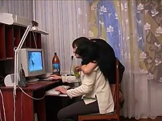 free горячая мама отвлекла сына от компьютера hd