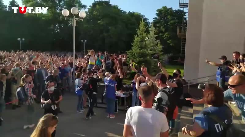 free герои этого дня эти ребята остановили концерт провластного виталия воронко за пультом в минске и лючили песню hd