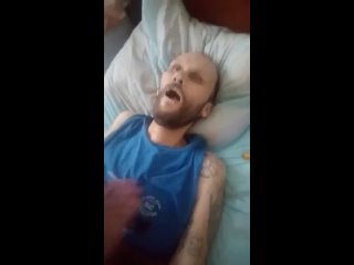 free как итог мужику стало плохо сосед начал искать персонал и не нашёл парень молодые так и не дождавшись помощи hd