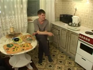 free русская мамочка трахается с сыном и его приятелями hd