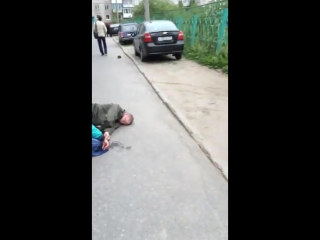 free пьяная мамаша и её дочь сбили пешеходов и перекладывают вину друг на друга hd