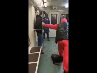 free в московском метро жестоко избили молодого парня расправа произошла прямо в вагоне на перегоне между станциями hd