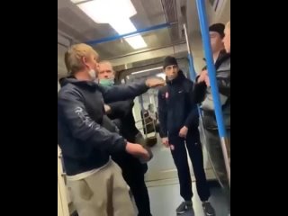 free 18 в московском метро очередной конфликт между ребятами с кааза и местными и вновь одни приставали к девушке а за не hd