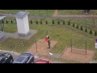 free лукашенко заставляет свое говно бегать по дворам и срывать белье вывешенное в фашистском цветовом порядке hd