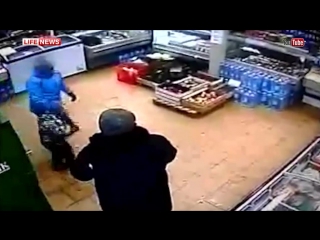 free жительница янао сорвала зло на сыне не сумев снять наличные с карты hd