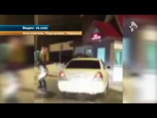 free полуголая стриптизёрша в мороз атаковала автомобили на паркое сахалина hd