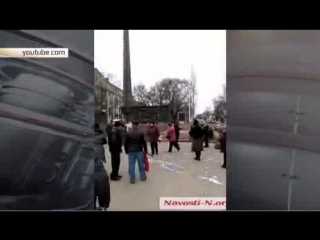 free на пенсионеров возлагающих цветы к памятнику вов напали мужчины в масках hd