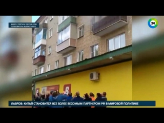 free под владимиром целая семья спрыгнула с балкона спасаясь от пожара hd