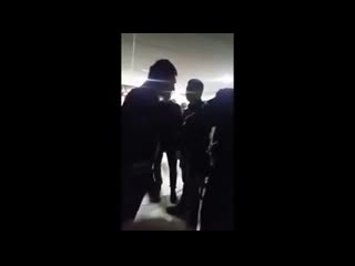 free пьяный мужчина в форме дпс избил посетителя бара в центре челябинска hd