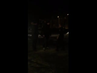 free пьяные полицейские пытаются отобрать телефон у прохожего hd