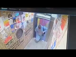 free в краснодаре мужик чуть не остался без головы из за лифта hd