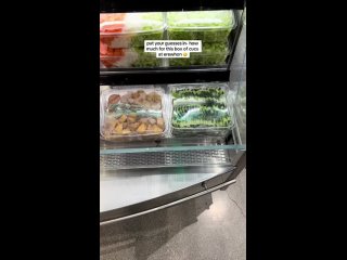 free в америке в популярной сети продуктовых магазинов erewhon начали продажу 1 25 кг нарезанных огурчиков за hd