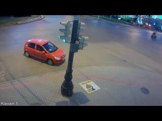 free нереальная авария с погрузчиком у центральной гостиницы hd