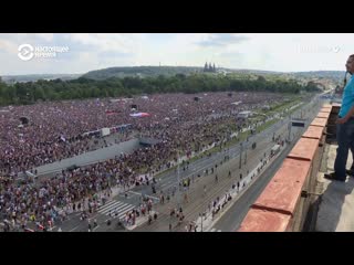 free в праге прошел массовый протест за отстау премьер министра hd