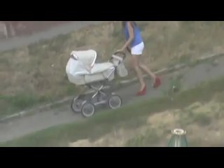 free скандальное видео орловская молодая кормящая мама пьёт пиво на улице с коляской ужас кошмар hd