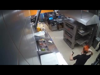 free в ленобласти сотрудник додо пиццы прямо на рабочем месте жестоко избил собственную девушку с которой месил тесто hd
