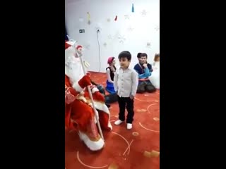 free чеченский паренек пришел к дедушке морозу чтобы лично высказать претензии к hd