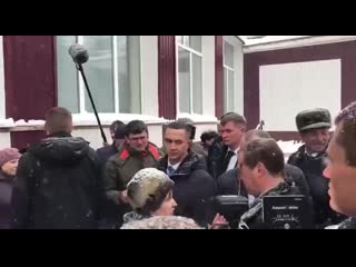 free сибирячка бросилась в ноги медведеву с мольбой о горячей воде hd