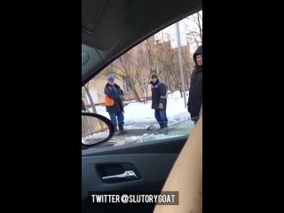 free деа катается по городу и показывает сиськи прохожим и водителям даже полицейские заценили ее сиськи русское домашнее hd