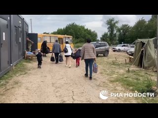 free погрузка беженцев с азота в автобусы народной милиции лнр автобус едет на границу с рф в меловое вышедшие с азота в hd